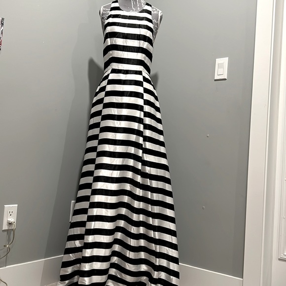 Never wearing - Picture 1 of 6